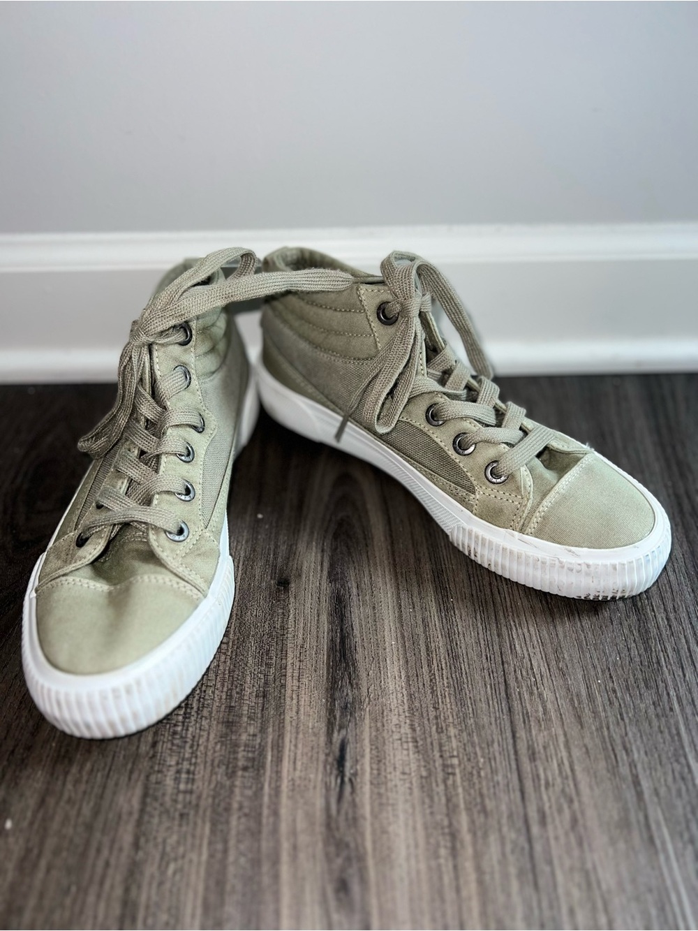 Blowfish Malibu Sage Green High-Top Canvas Sneakers – Size 8